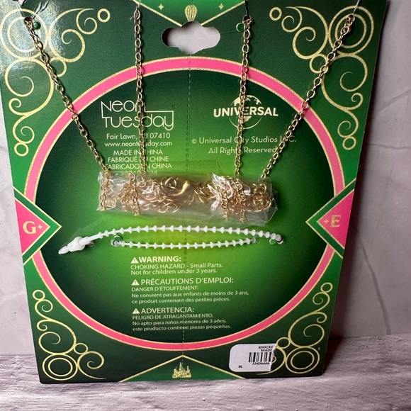 💚🩷Wicked Glinda Elphaba BFF necklace set NWT - Picture 13 of 14